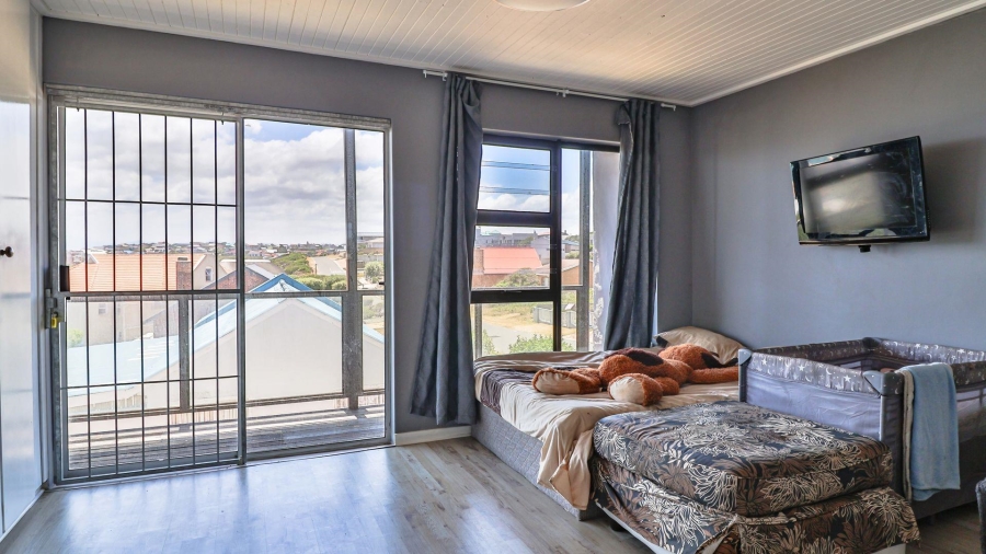 4 Bedroom Property for Sale in De Kelders Western Cape